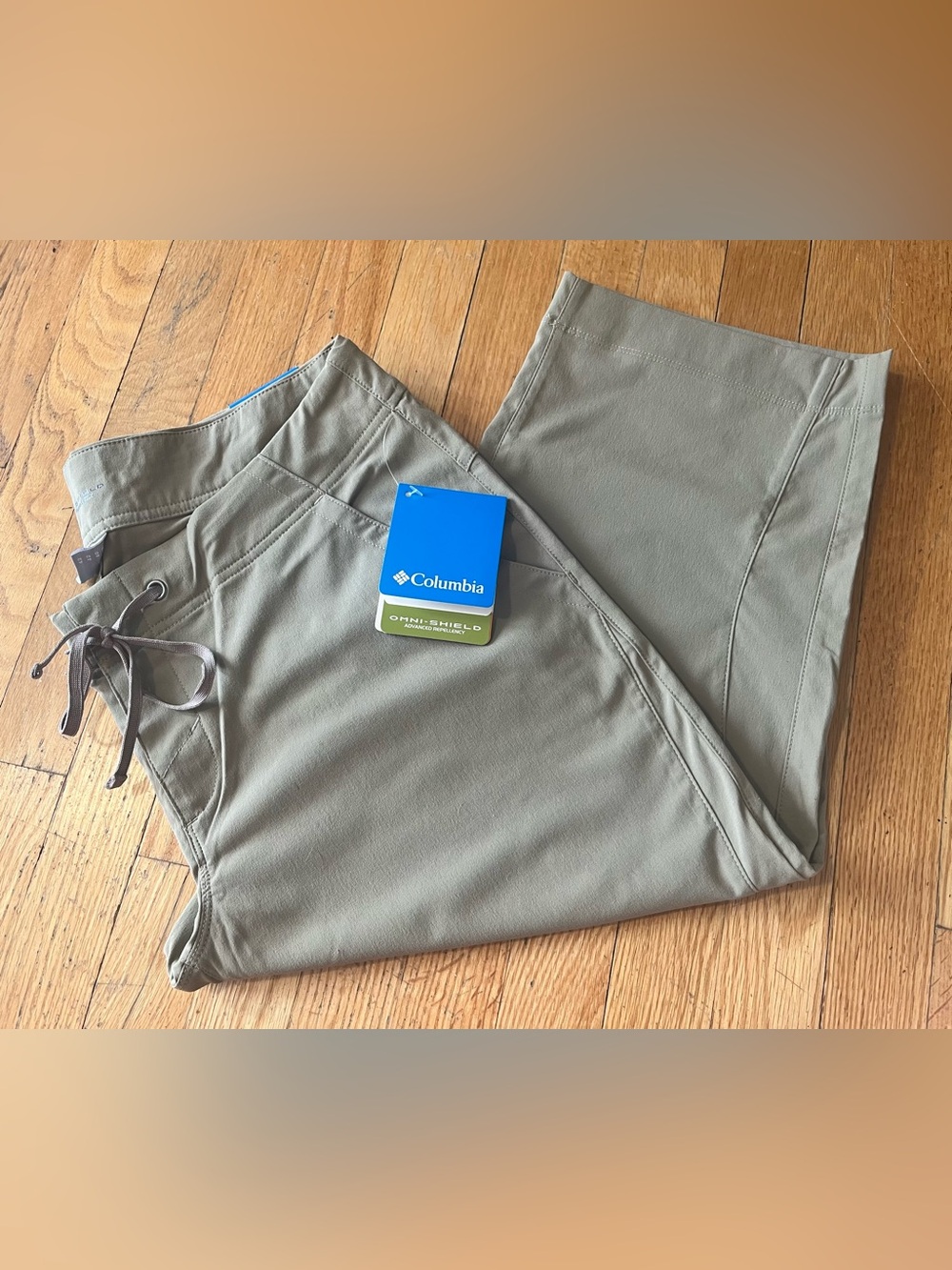 NWT- Columbia Anytime Outdoor Capri Pants, size 10
